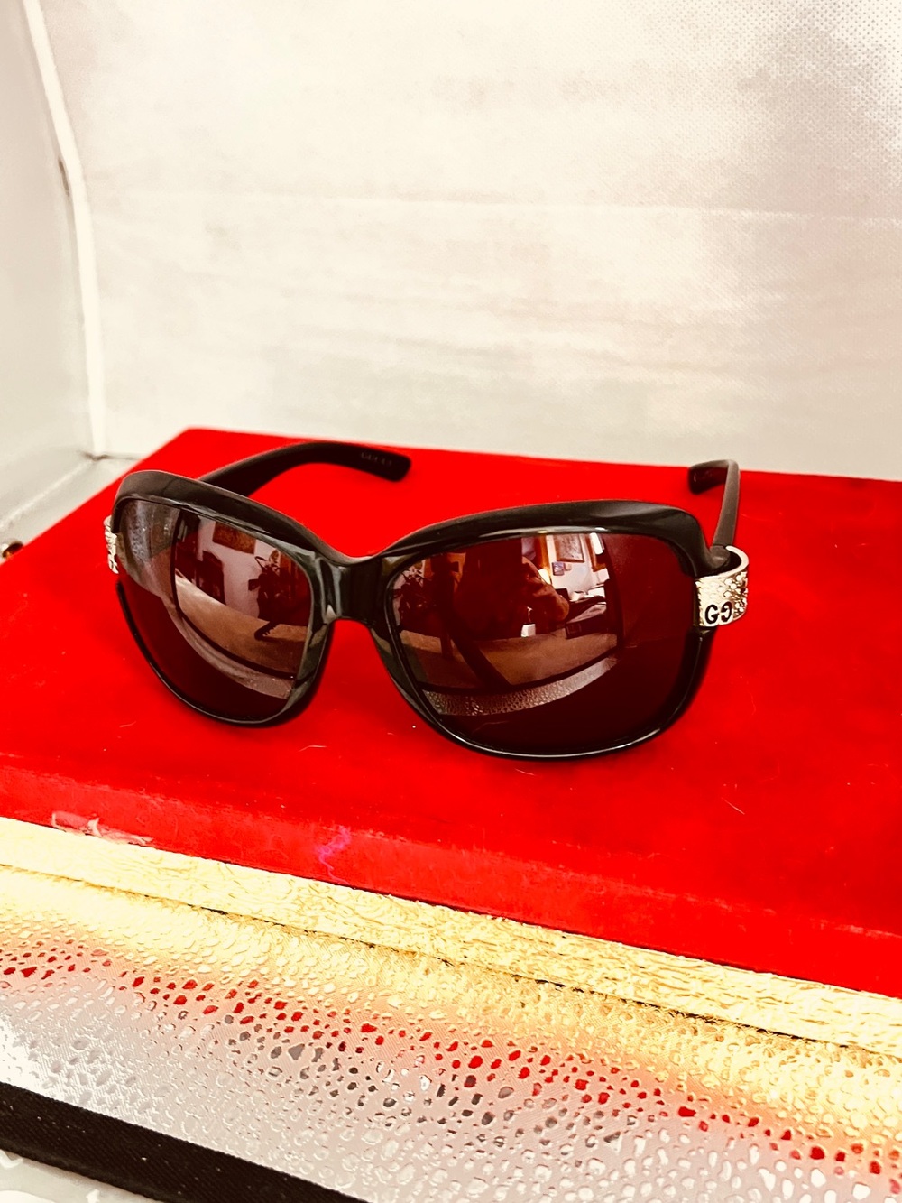 Women’s Gucci Black Oversized Sunglasses with Decorative Accents Vintage